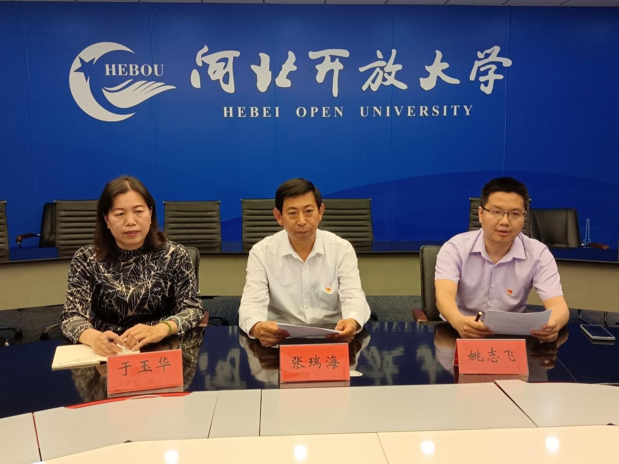 說明: 創(chuàng)客教育培訓(xùn)結(jié)業(yè)式